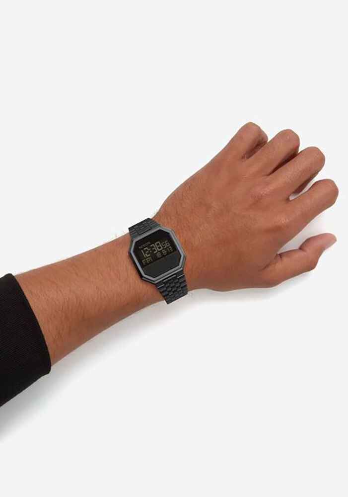 Nixon re discount run black